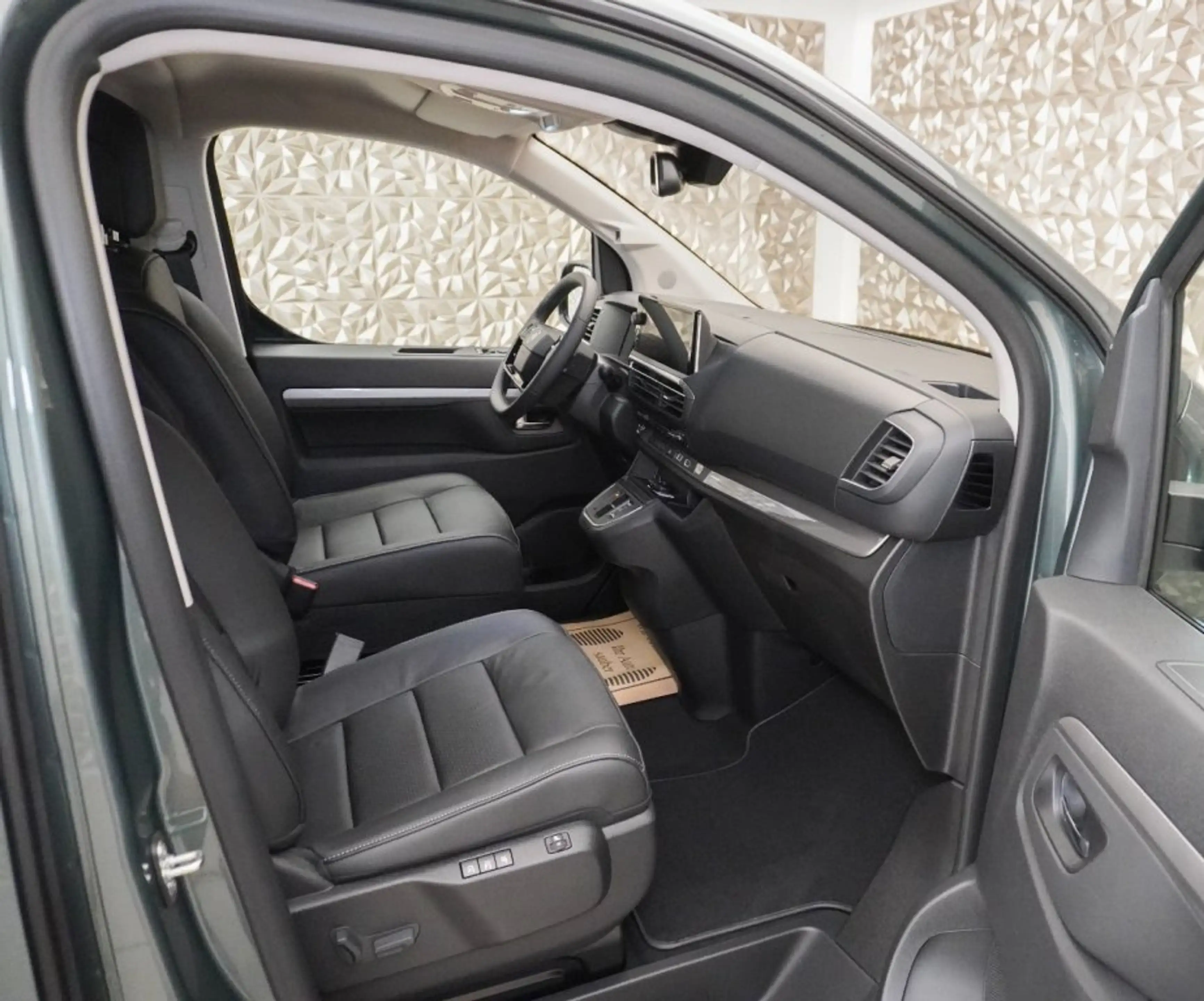 Citroen Spacetourer LÄNGE XL BlueHDi 180 S&S EAT8 Business Lounge — photo 12