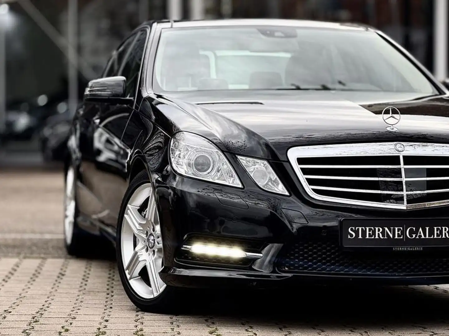 Mercedes-Benz E 500 AMG-LINE/V8/PANO/AIRMA/DISTR+/MEMO LED Bi Negro - 1