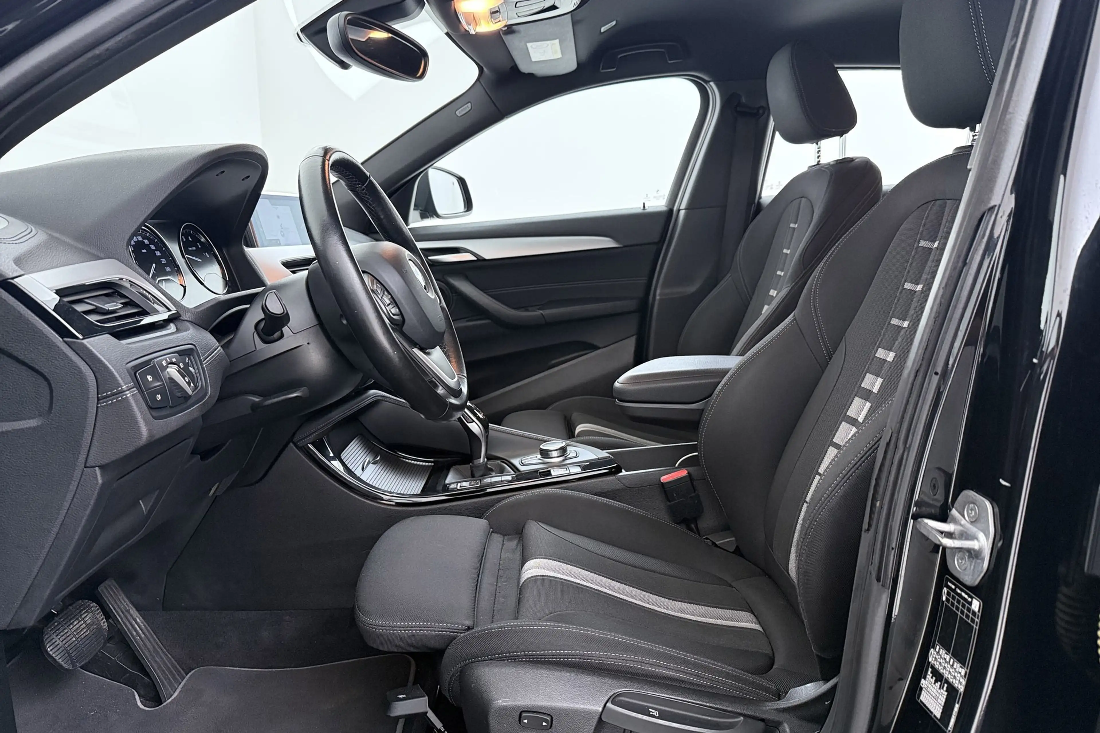 BMW X2 SDrive18i Business Edition Plus | Sportstoelen | B — photo 3