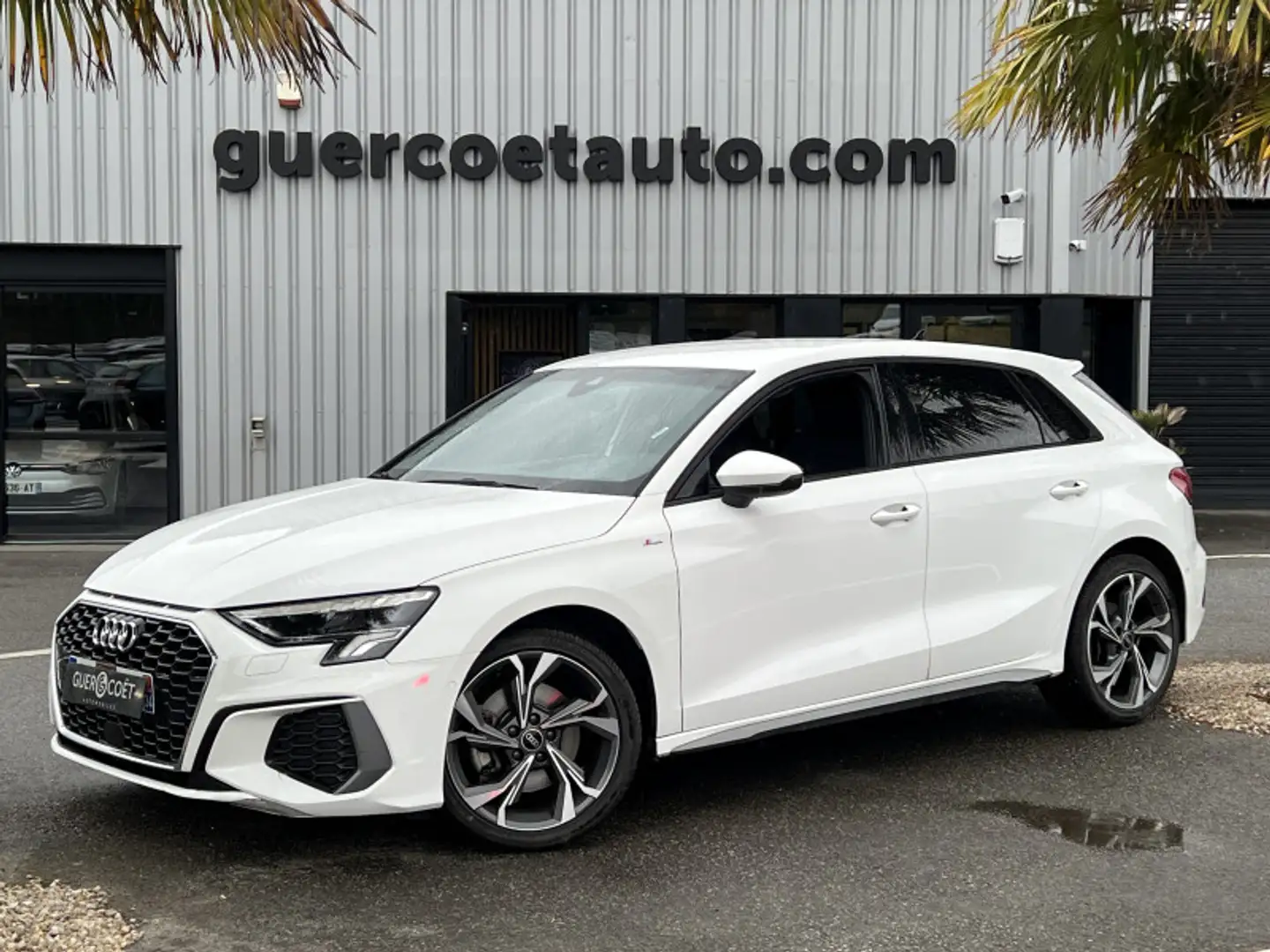 Audi A3 35 TFSI 150CH S LINE Blanc - 1