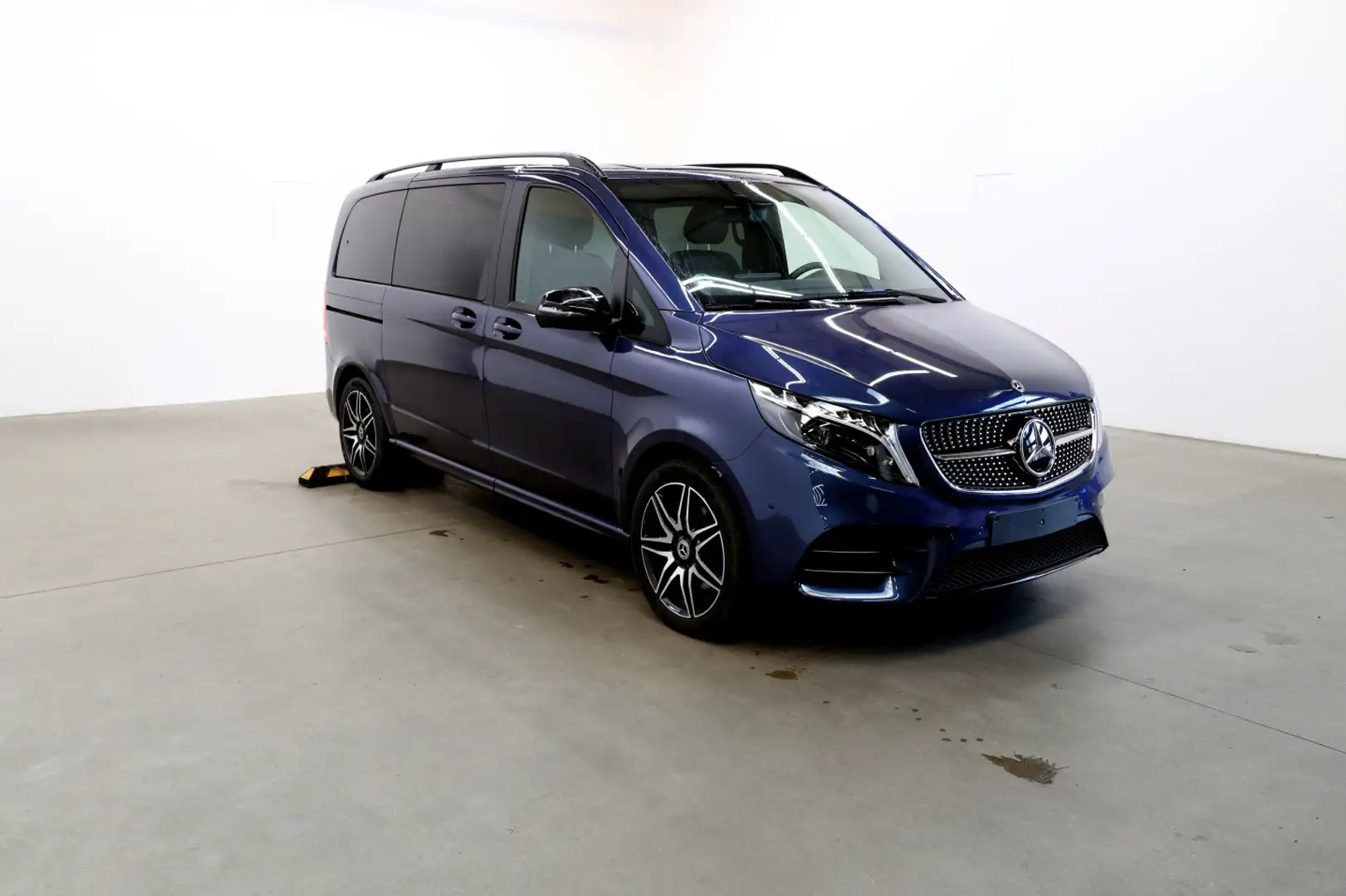 Mercedes-Benz V 300 d 4M Edition Kompakt L1 AMG Night+Dist+19" Azul - 2