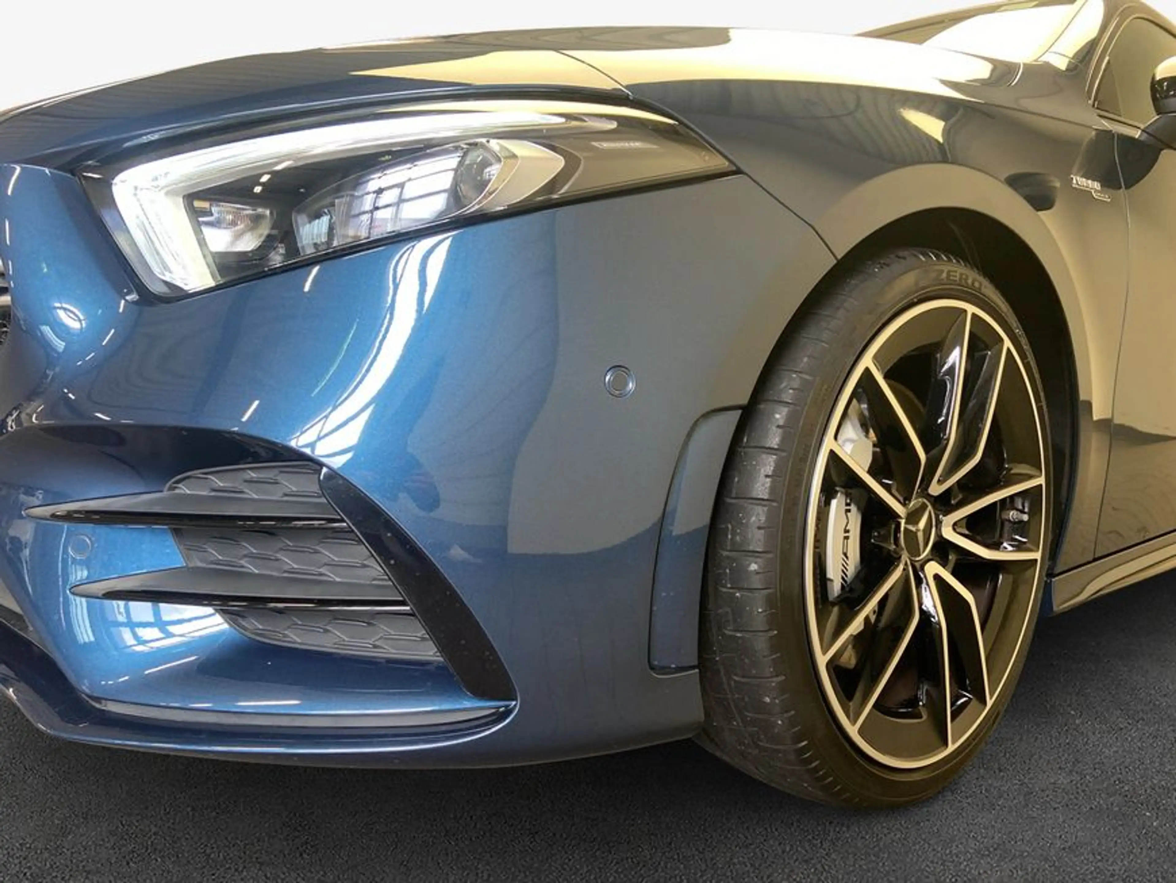 Mercedes-Benz A 35 AMG A-Klasse — photo 6