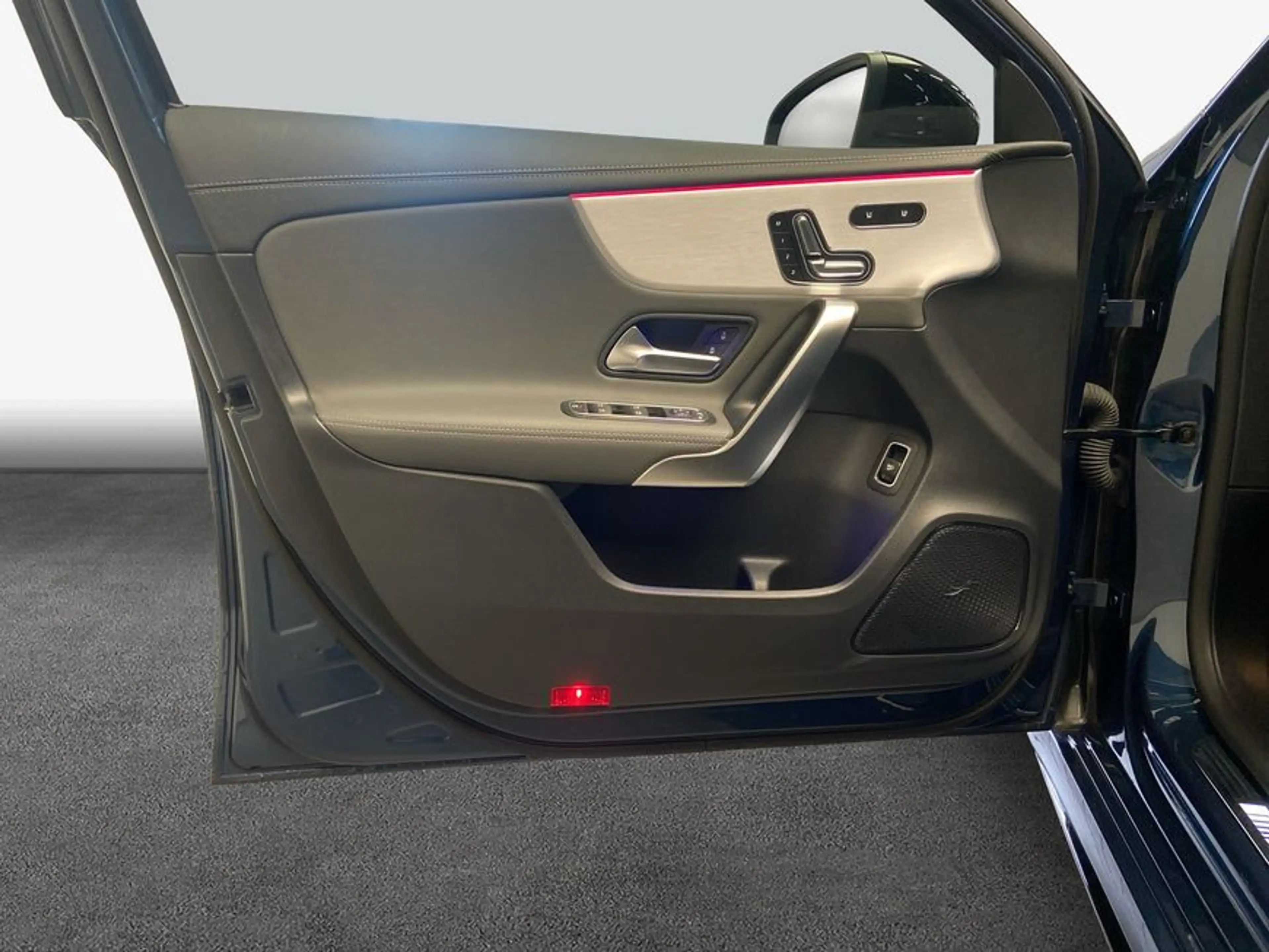 Mercedes-Benz A 35 AMG A-Klasse — photo 15