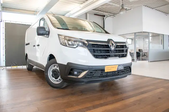 Renault Trafic view 3