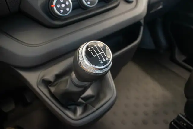 Renault Trafic view 12
