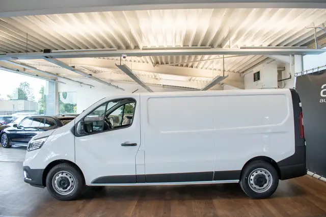 Renault Trafic view 6