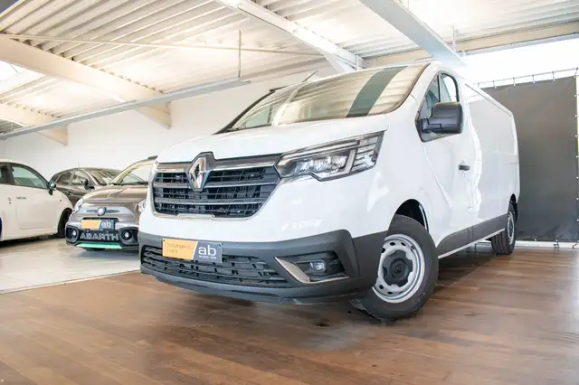 Renault Trafic main image