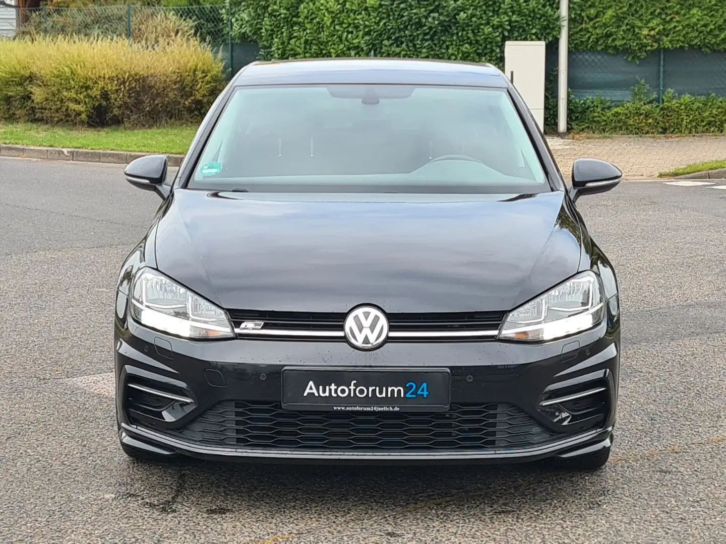 Volkswagen Golf VII Lim. Comfortline R-Line*CarPlay*SHZ*PDC Schwarz - 2