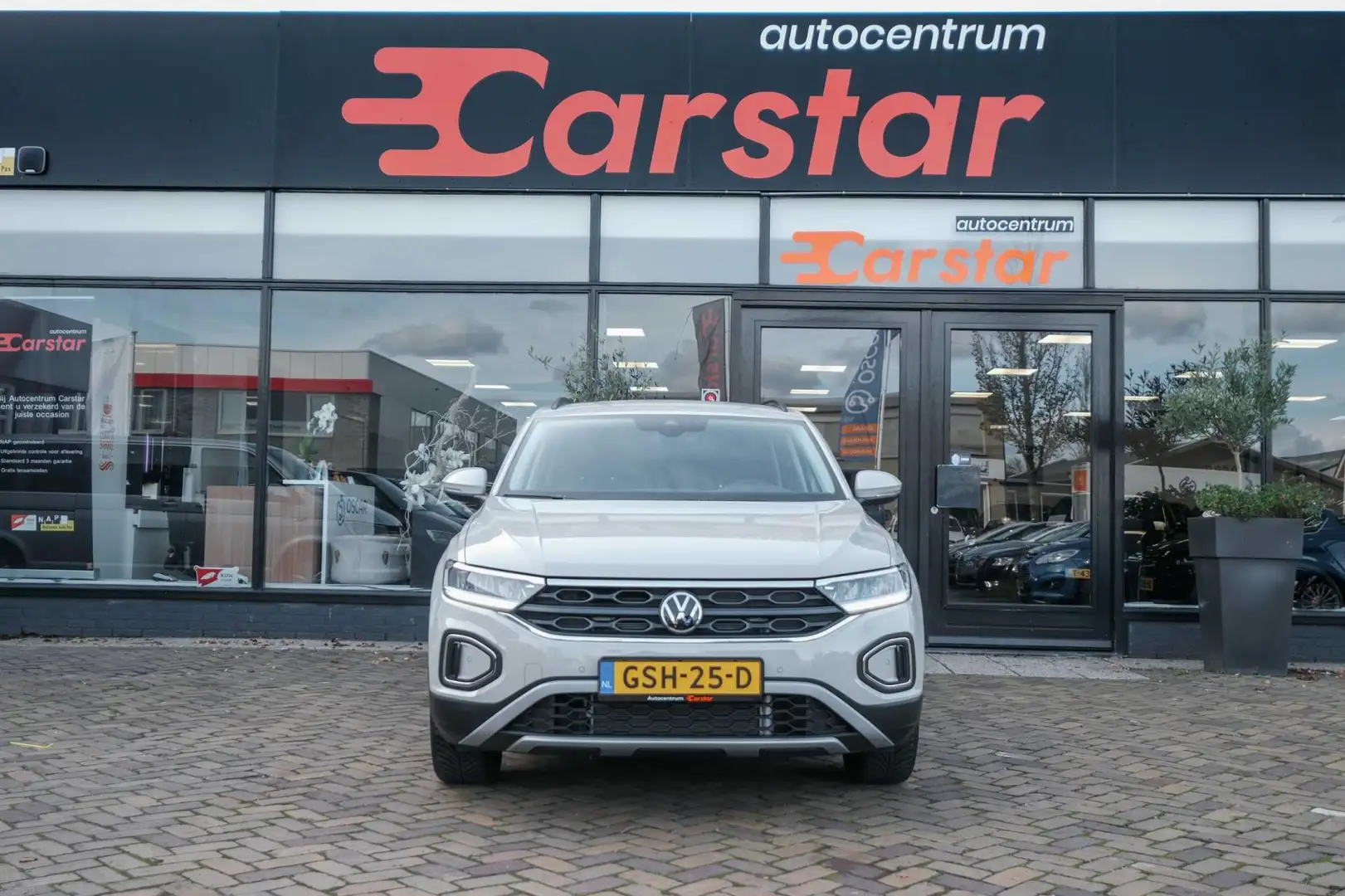 Volkswagen T-Roc 1.5 TSI Life Business|Virtual|Car-Play|Trekhaak Grijs - 2
