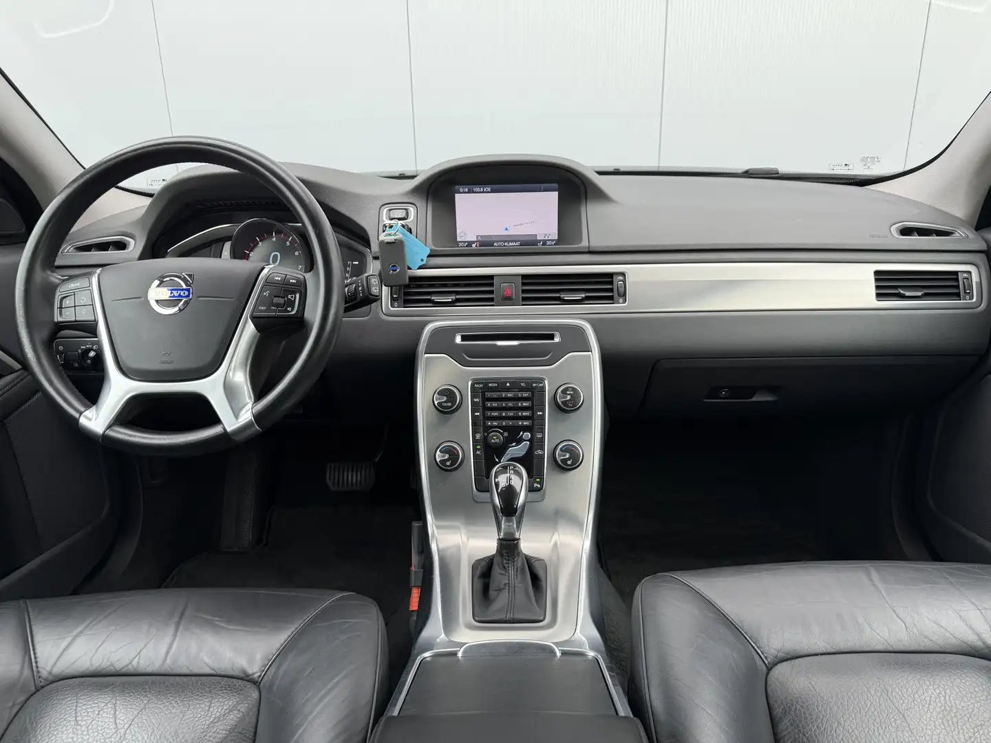 Volvo V70 1.6 T4 Kinetic Automaat Navigatie/Xenon/17inch. Gris - 2