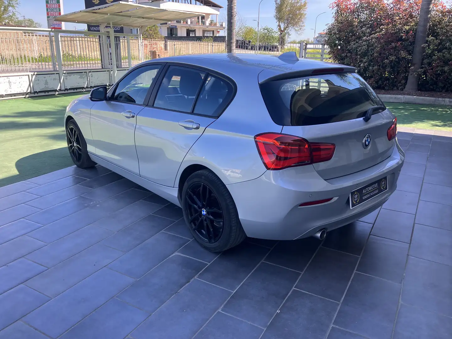BMW 116 116d  5p Silber - 2
