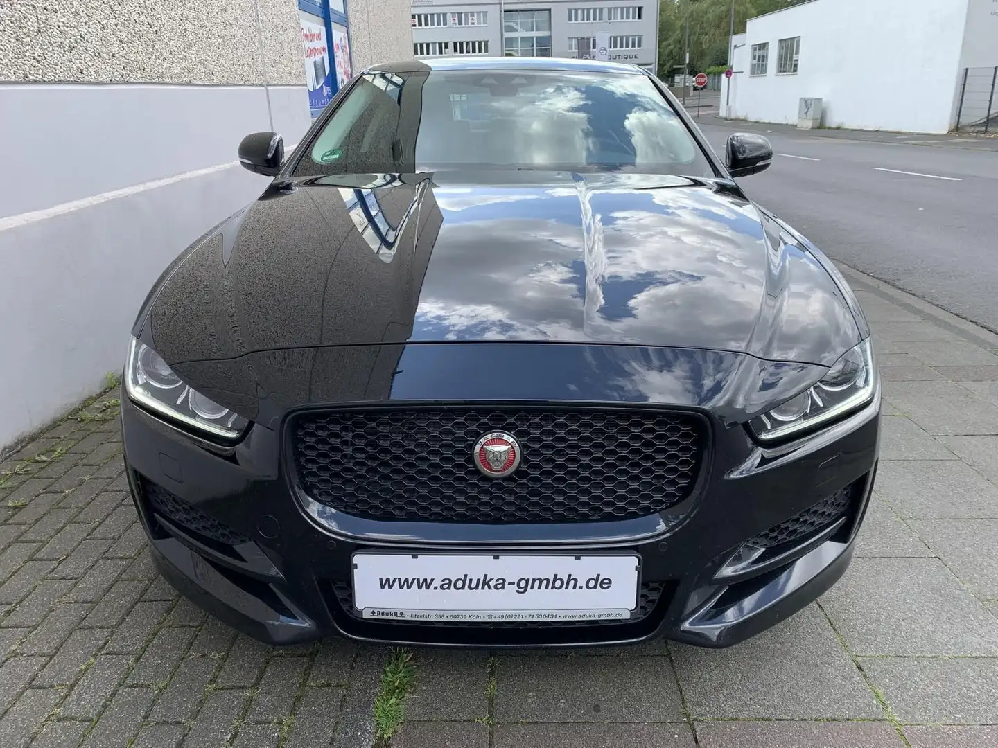 Jaguar XE 20d R-Sport Navi CarPlay Kamera eSitze Euro6d-temp Czarny - 2