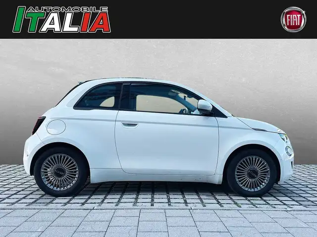 Fiat 500E view 3