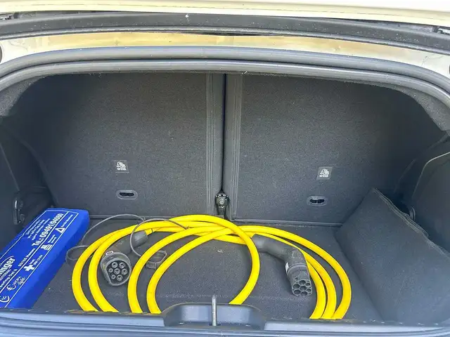 Fiat 500E view 10