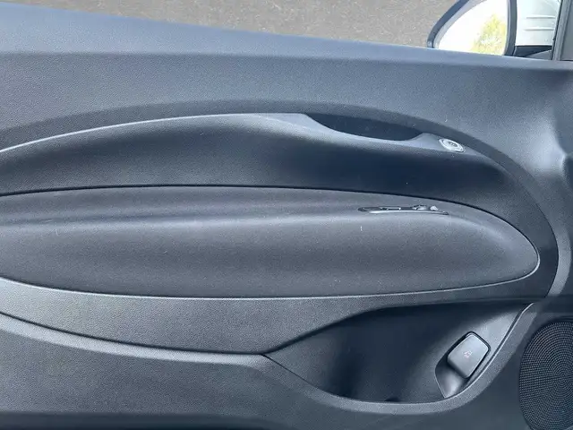 Fiat 500E view 5