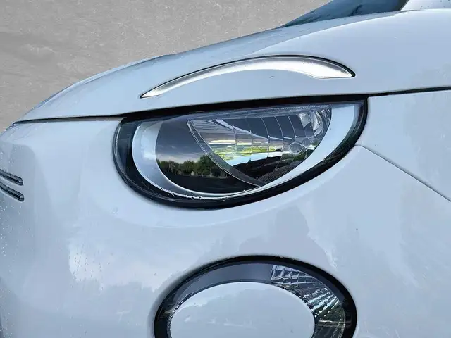 Fiat 500E view 13