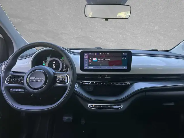 Fiat 500E view 7
