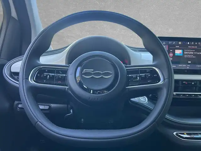 Fiat 500E view 11