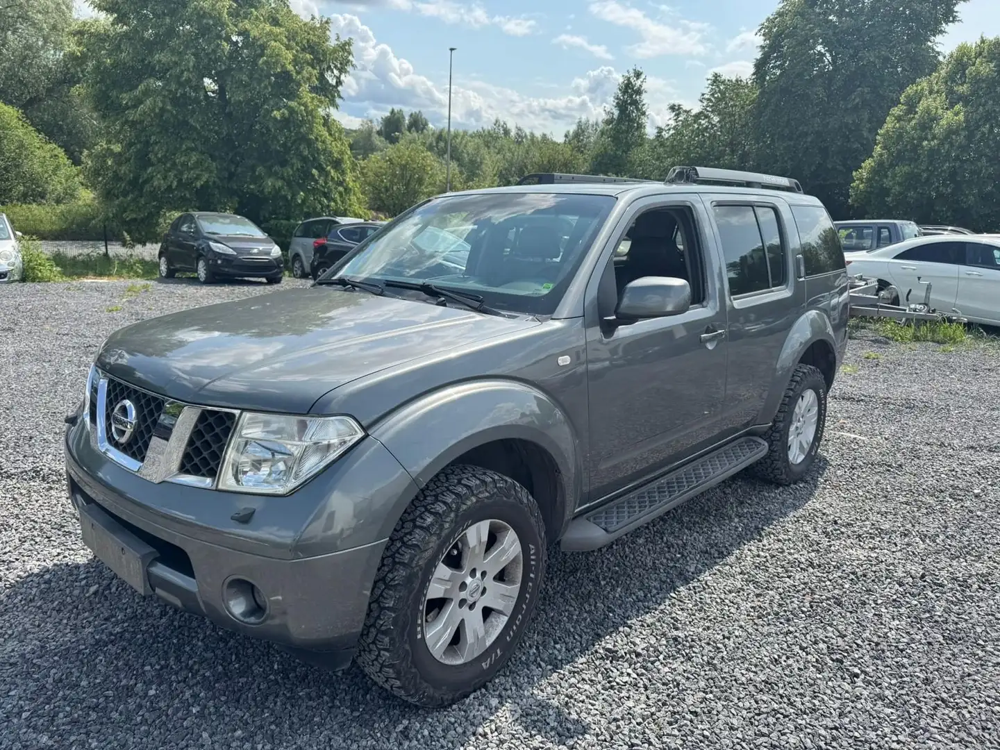 Nissan Pathfinder 2.5 dCi Comfort Gris - 1