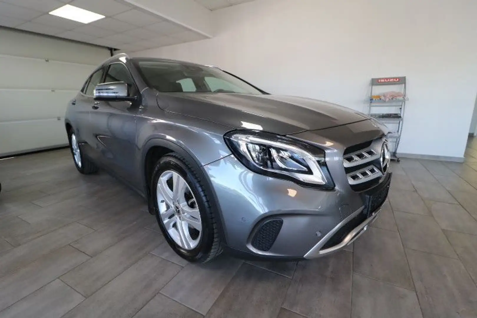 Mercedes-Benz GLA 200 1.6Ltr., PDC v&h Gris - 1
