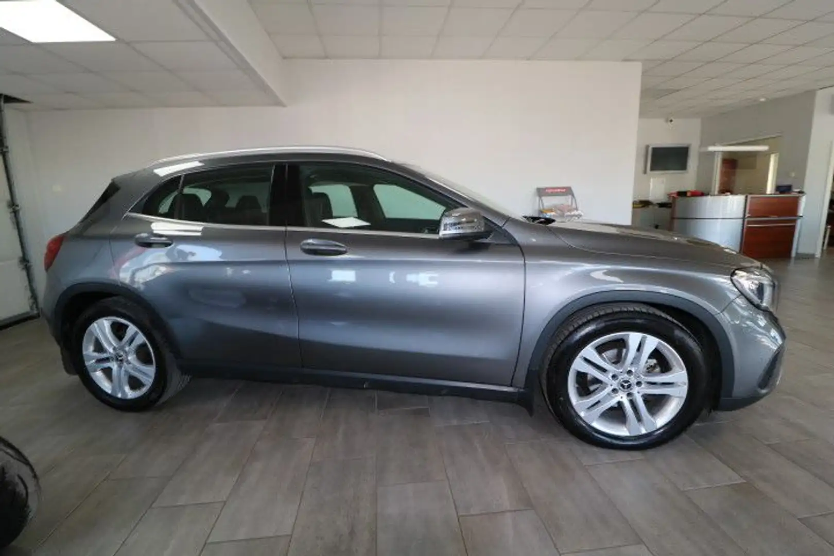 Mercedes-Benz GLA 200 1.6Ltr., PDC v&h Gris - 2