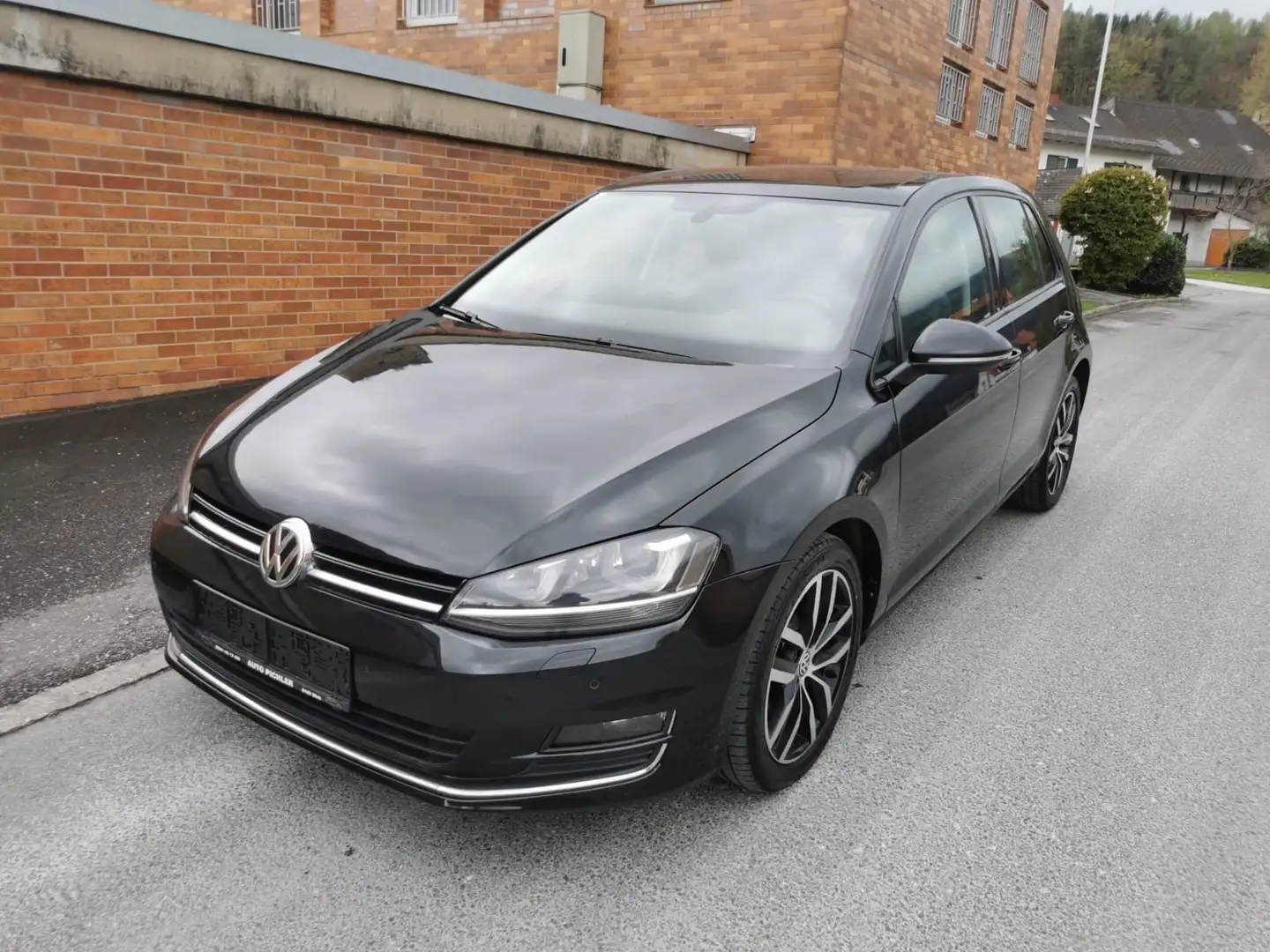 Volkswagen Golf Sky 2,0 BMT TDI DPF 4Motion Zwart - 1