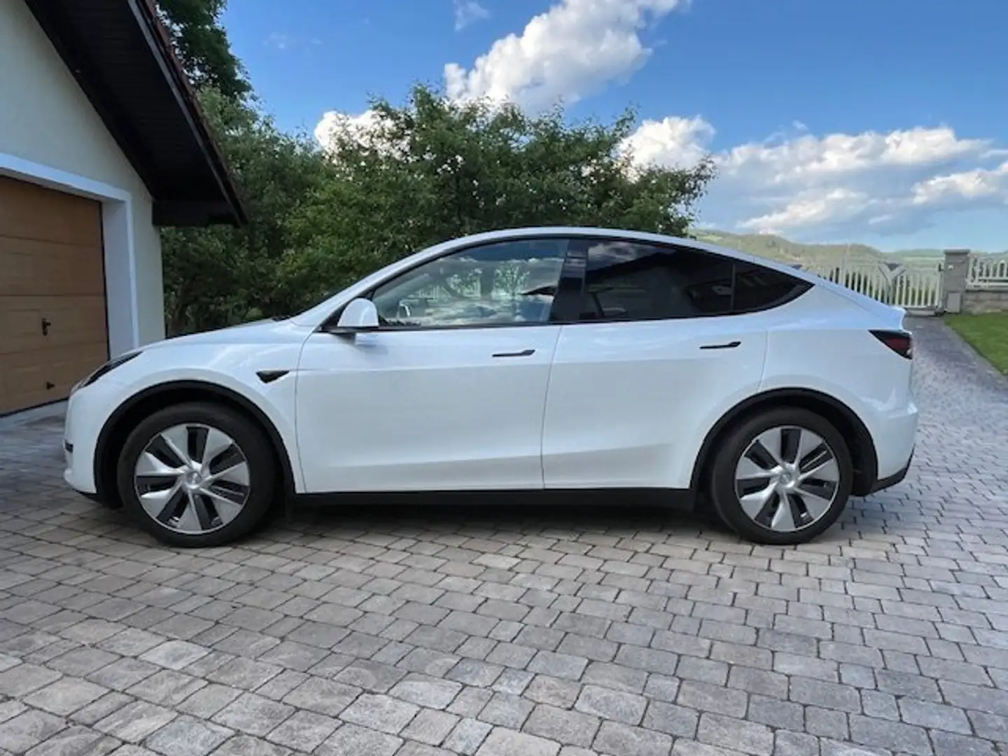 Tesla Model Y Model Y 62kWh Base Base Weiß - 1