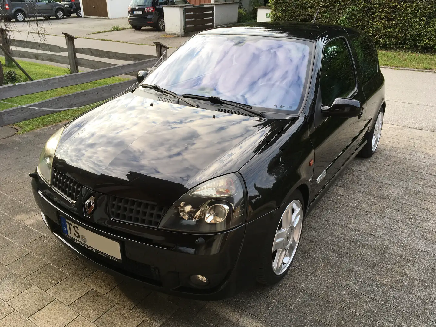 Renault Clio Renault CLIO Sport 2.0 16V Schwarz - 1