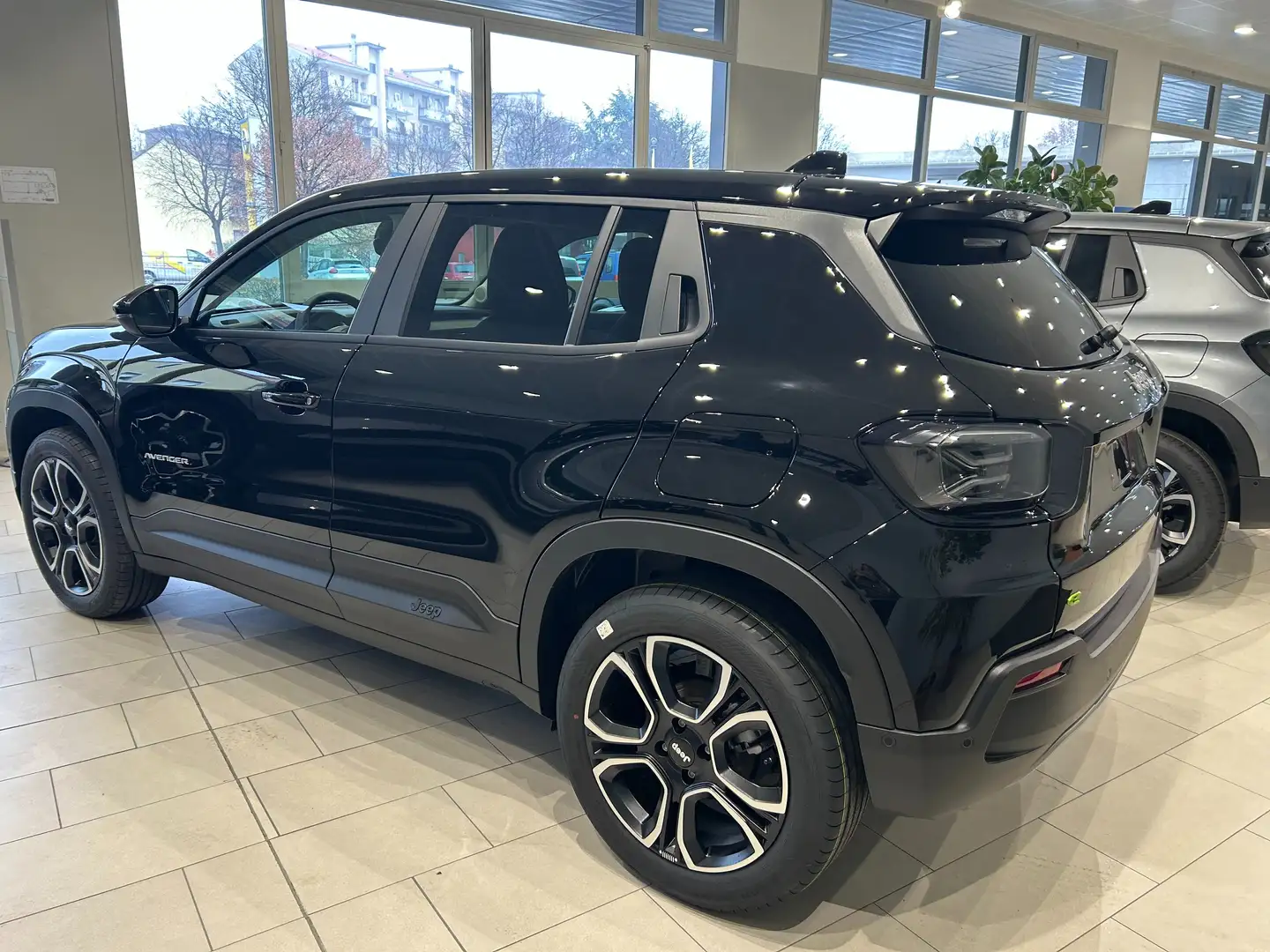 Jeep Avenger 1.2 turbo MEHV Summit **TETTO APRIBILE** Nero - 2