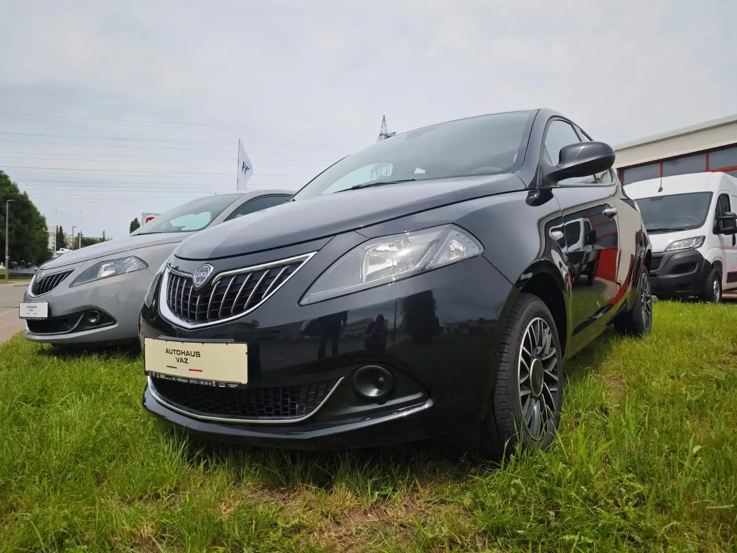 Lancia Ypsilon 1.0 Hybrid Platin, Kamera, Tempomat, Alu Schwarz - 1