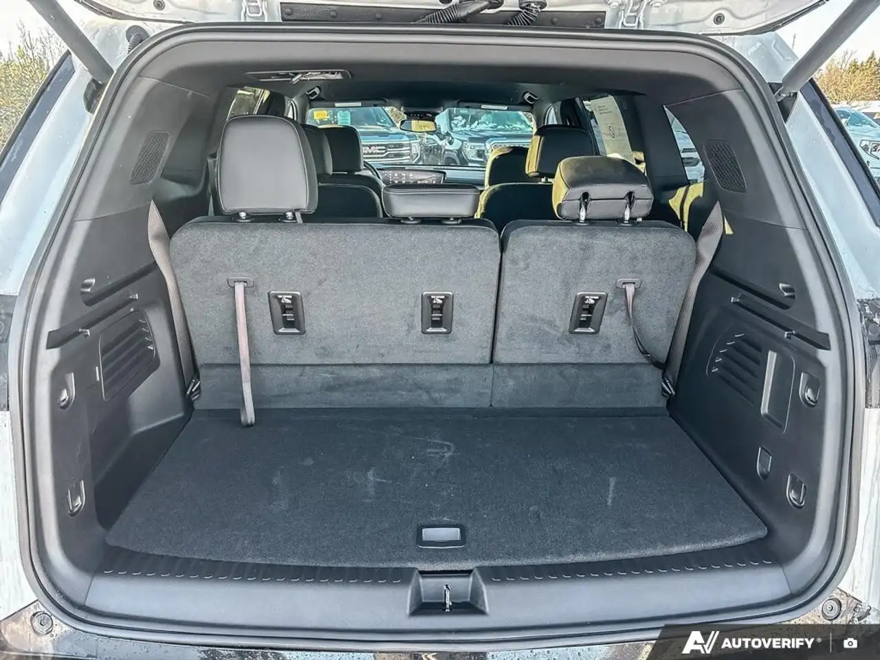 Buick Enclave снимка Buick Enclave