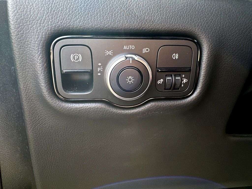 Mercedes-Benz V 220