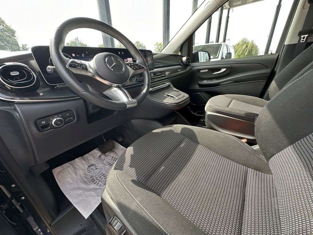 Mercedes-Benz V 220