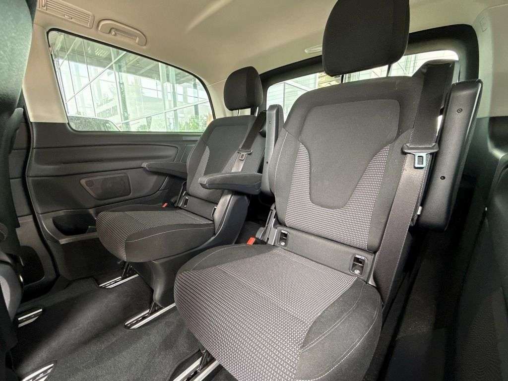 Mercedes-Benz V 220
