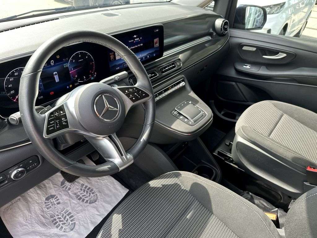 Mercedes-Benz V 220
