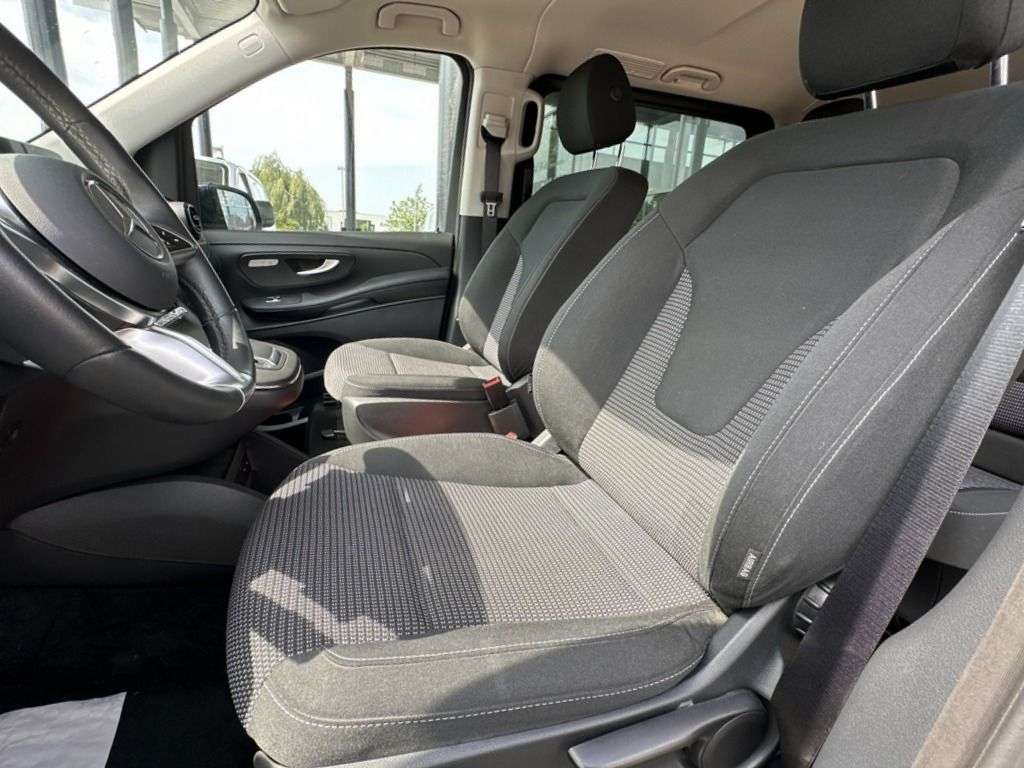 Mercedes-Benz V 220