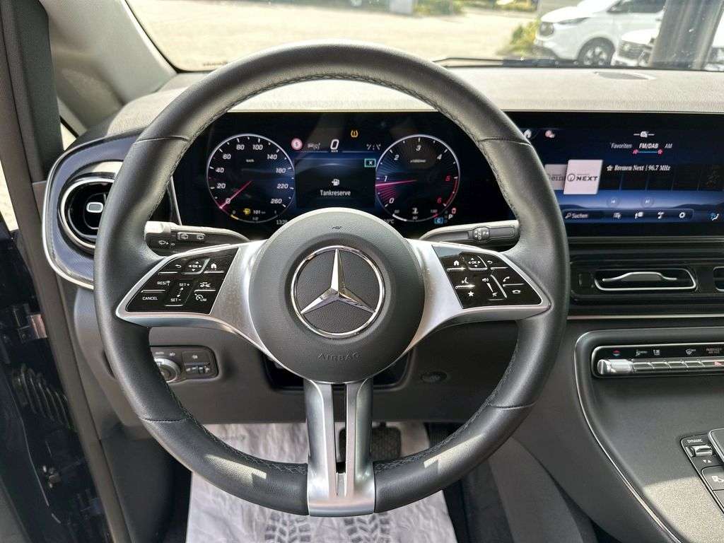 Mercedes-Benz V 220