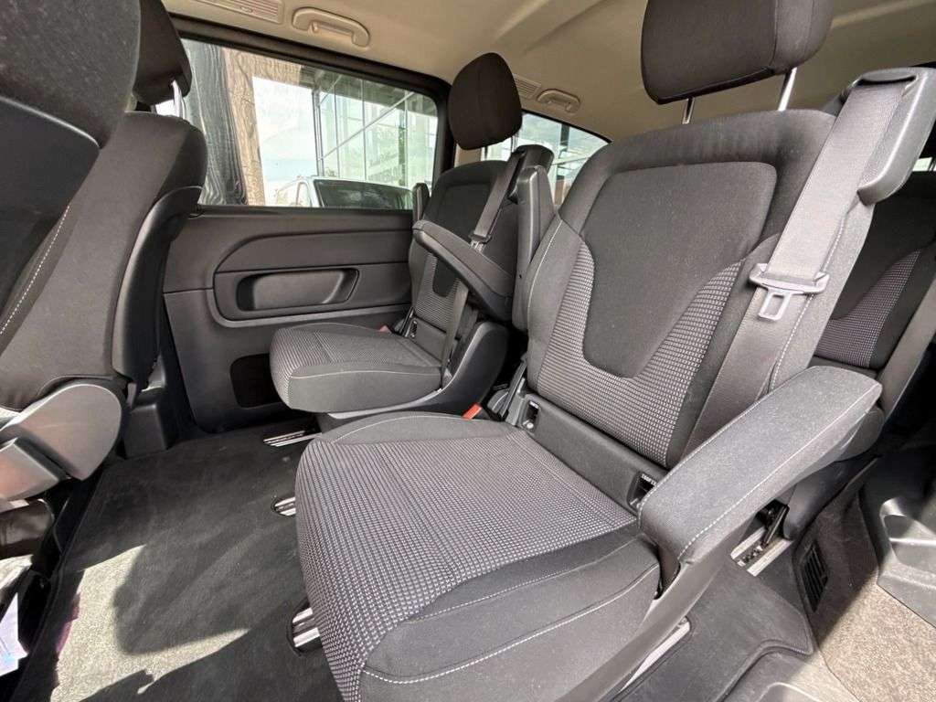 Mercedes-Benz V 220
