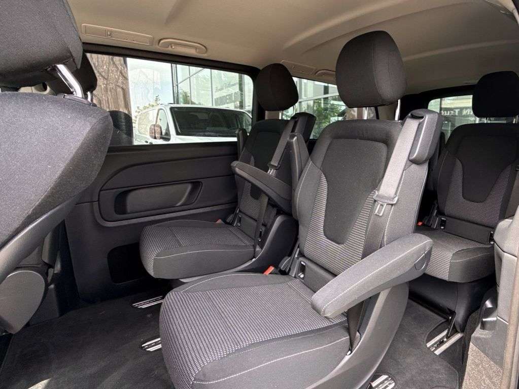 Mercedes-Benz V 220