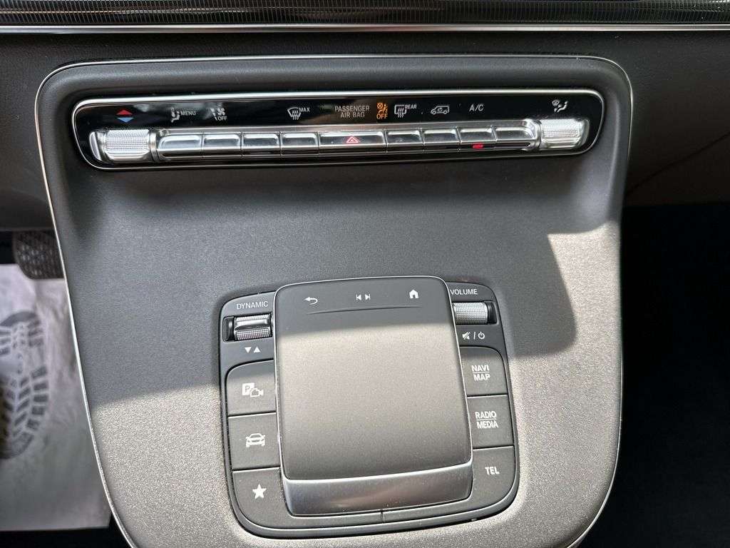 Mercedes-Benz V 220