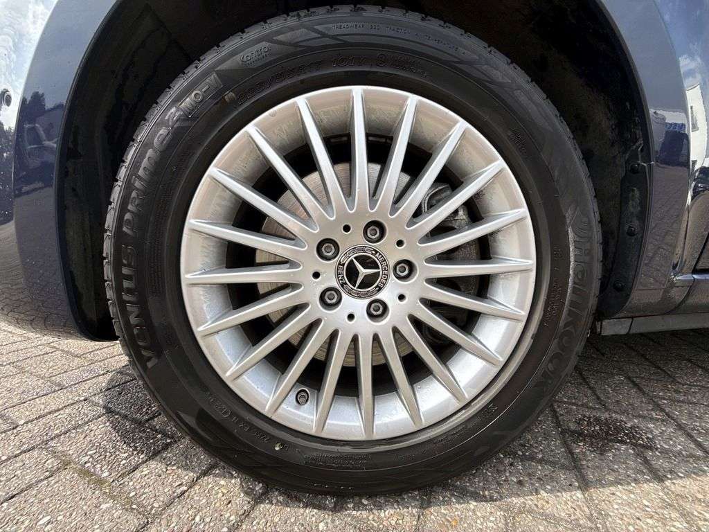 Mercedes-Benz V 220