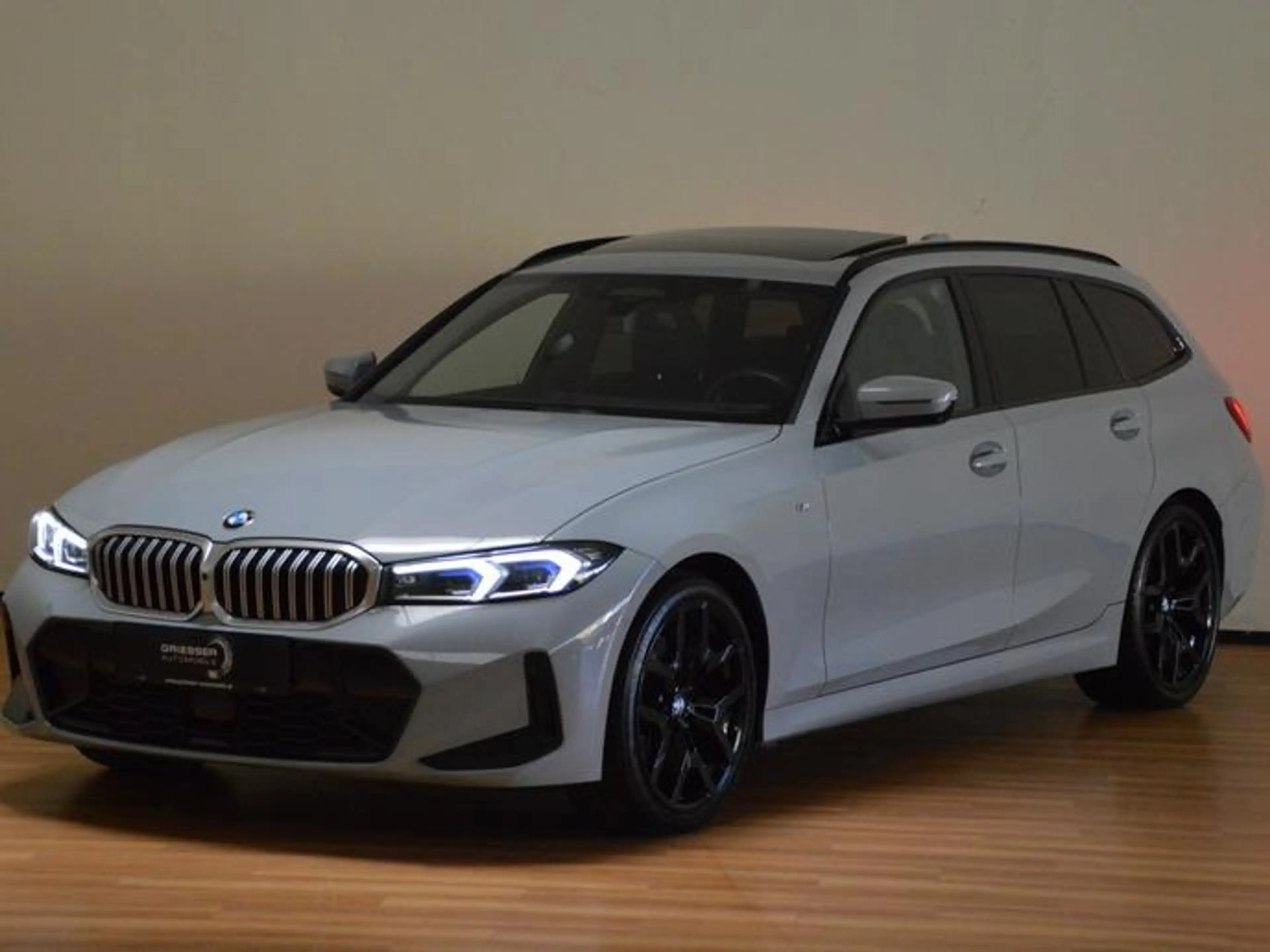BMW 320 320d xDrive M Sport*AHK*PANO*Assistenzsysteme* — photo 4