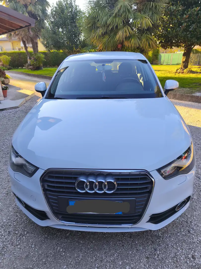 Audi A1 Sportback 1.6 tdi Attraction s-tronic - 1