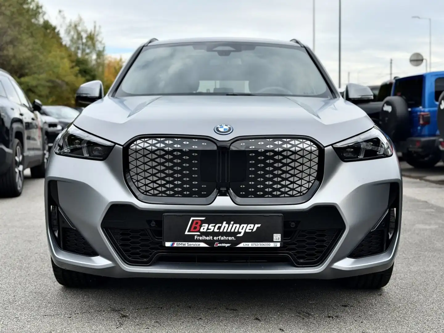 BMW iX1 xDrive 30e Grau - 2