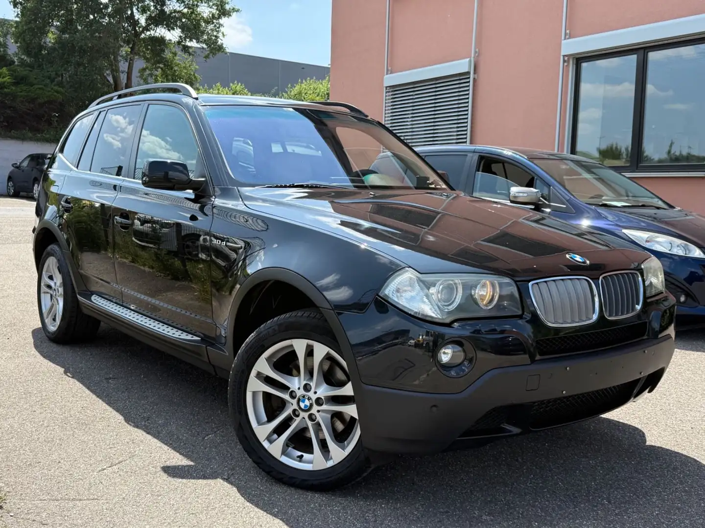 BMW X3 3.0d / Klimaaut. / XENON / PANO / SHZ / AHK Noir - 1