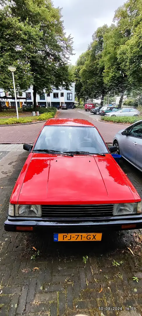 Nissan Cherry Cherry GL Rot - 2