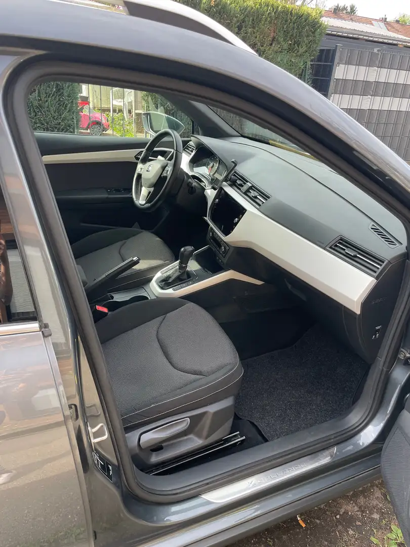 SEAT Arona Arona 1.0 Eco TSI DSG XCELLENCE Grau - 2