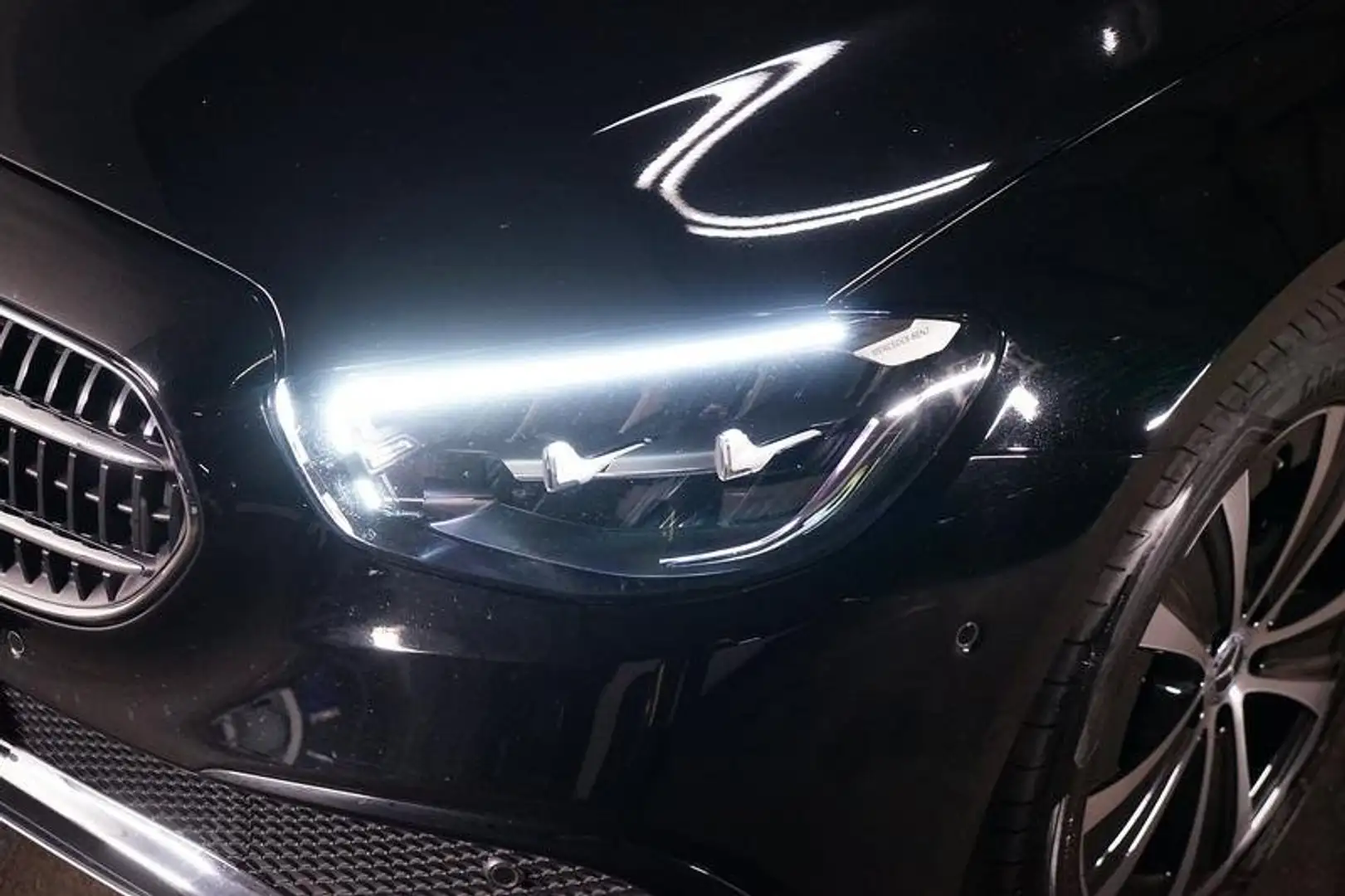 Mercedes-Benz E 300 e T Avantgarde MBUX+Kamera+LED+Navi+SHZ+LM Schwarz - 2