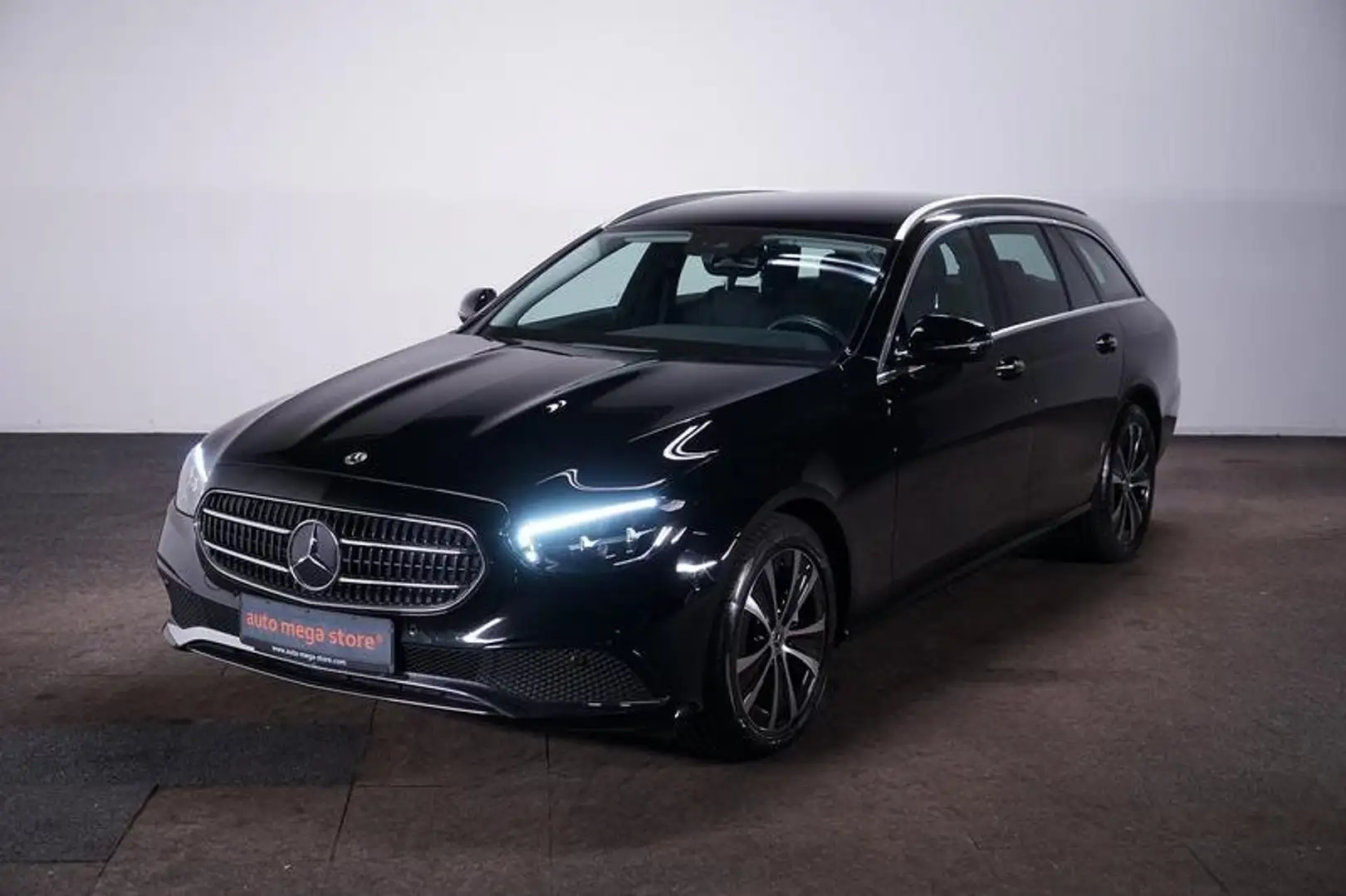 Mercedes-Benz E 300 e T Avantgarde MBUX+Kamera+LED+Navi+SHZ+LM Schwarz - 1