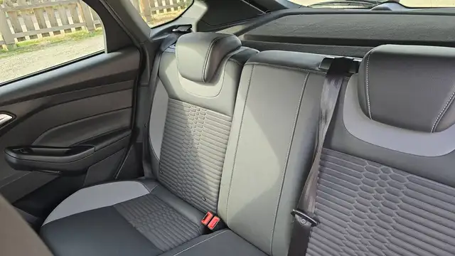 Ford Focus view 9